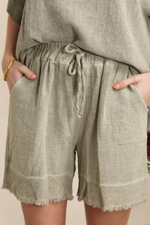 10078 Frayed Edge Shorts with Pockets!